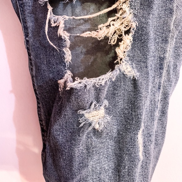 Loose MOM ripped jeans- Wild Fable - 8 - Picture 3 of 14